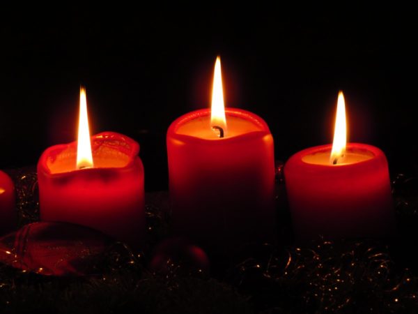 Ünnepélyes adventi gyertyagyújtás Debrecenben