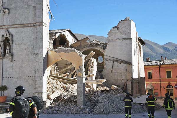 Önkéntes európai fiatalok segítenek a tavalyi földrengés sújtotta olaszországi régiók újjáépítésében